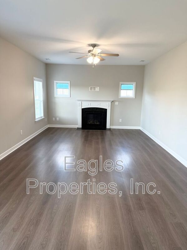Photo - 117 Kenbridge Ln