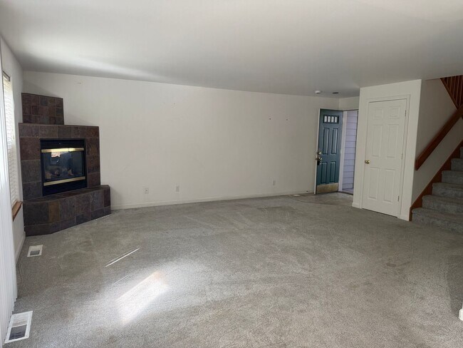 Photo - 2 Bed/2 Bath Apartment Located Near OSU/COCC Campus - Attached Garage Unit 2
