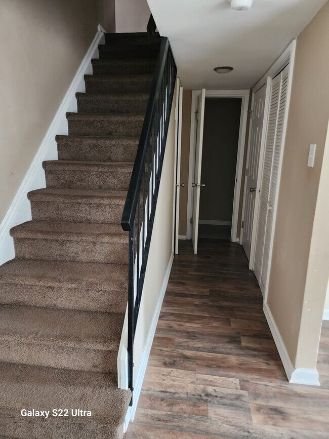 Photo - Spacious 3 Bedroom Townhouse for Rent