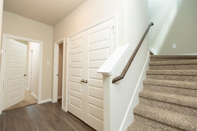 Photo - 2906 Briggs Dr