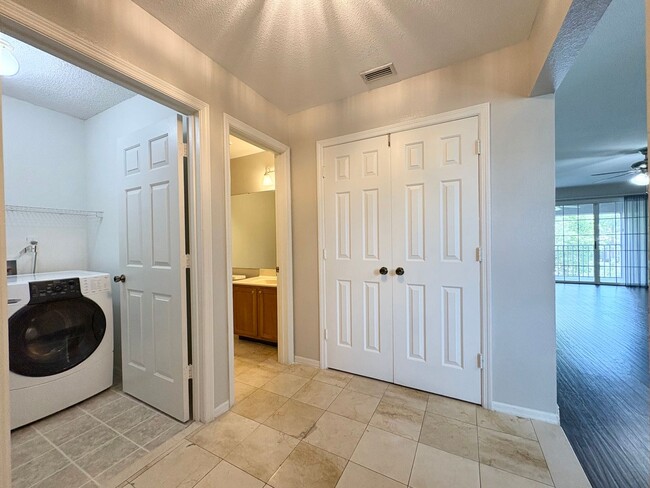 Photo - 2B/2.5 Condo in Longwood - Wood floors, great views, large balcony