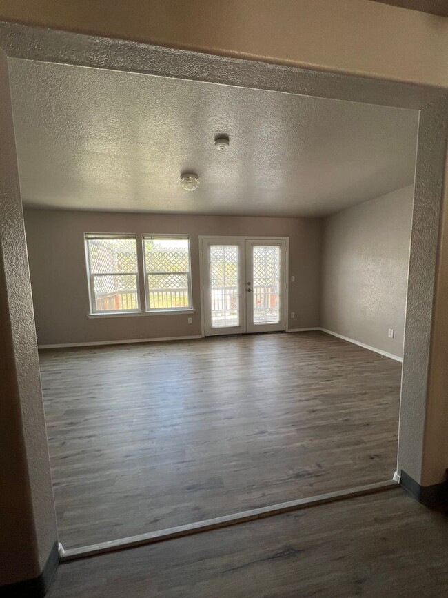 3 Bedroom, 2.5 Bathroom Townhome - Close t... - 3 Bedroom, 2.5 Bathroom Townhome - Close t...