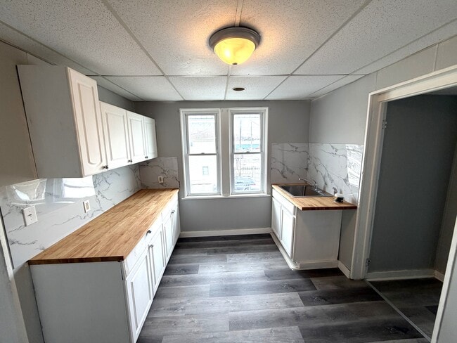 Building Photo - 124 E 21st St Unit 2