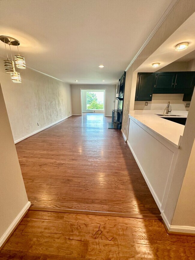 Photo - Spacious 2 Bedroom, 2 Bathroom Condominium with City Views