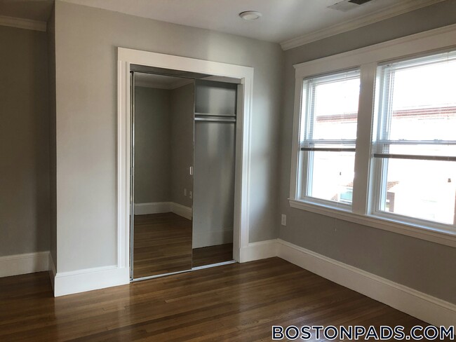 Building Photo - 651 Washington St Rental