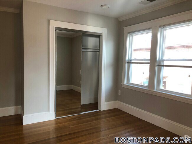 Building Photo - 651 Washington St Rental