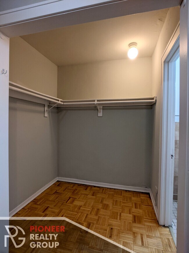 Photo - 739 W Belmont Ave