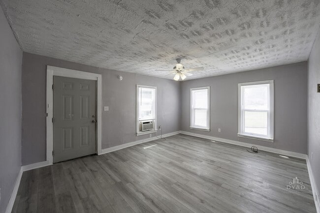 909 Lane Ave