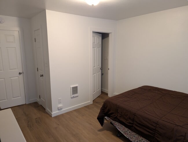 Photo - 301 Cedar St