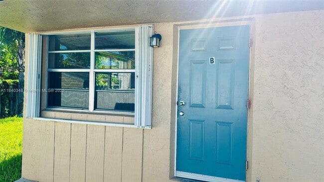 Building Photo - 6116 SW 39th St Unit B Rental