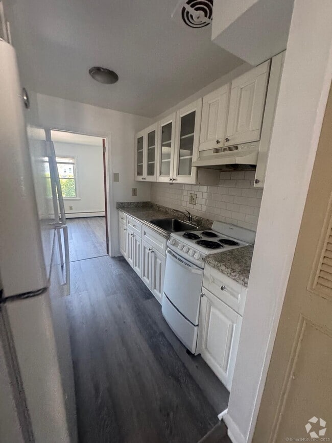 Building Photo - 169 Birdseye St Unit C2 Rental