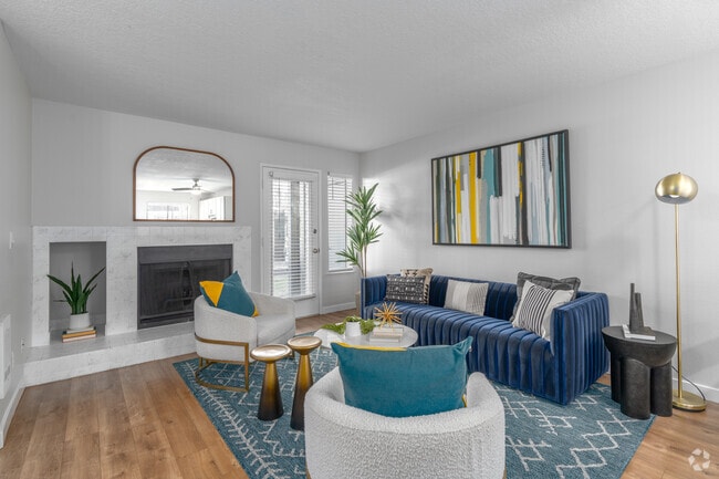 2BR, 2BA - 864SF - Living Room