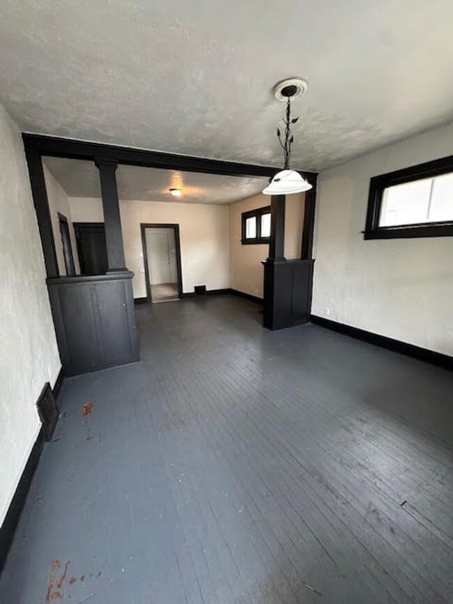Photo - 3717 Barr St