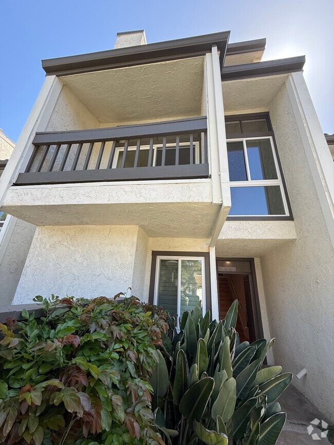 Building Photo - 1758 Palisades Dr Rental