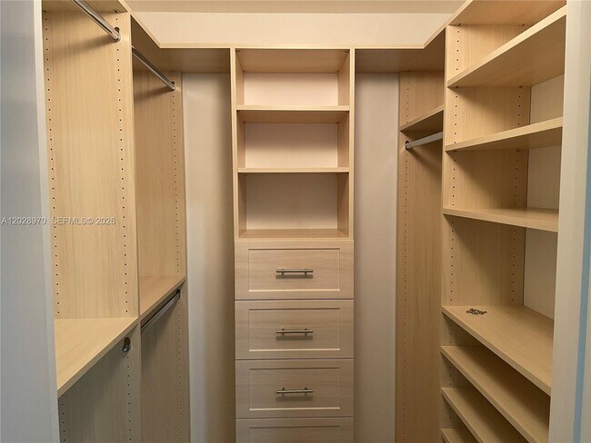 Photo - 79 SW 12th St Unidad 1211-S