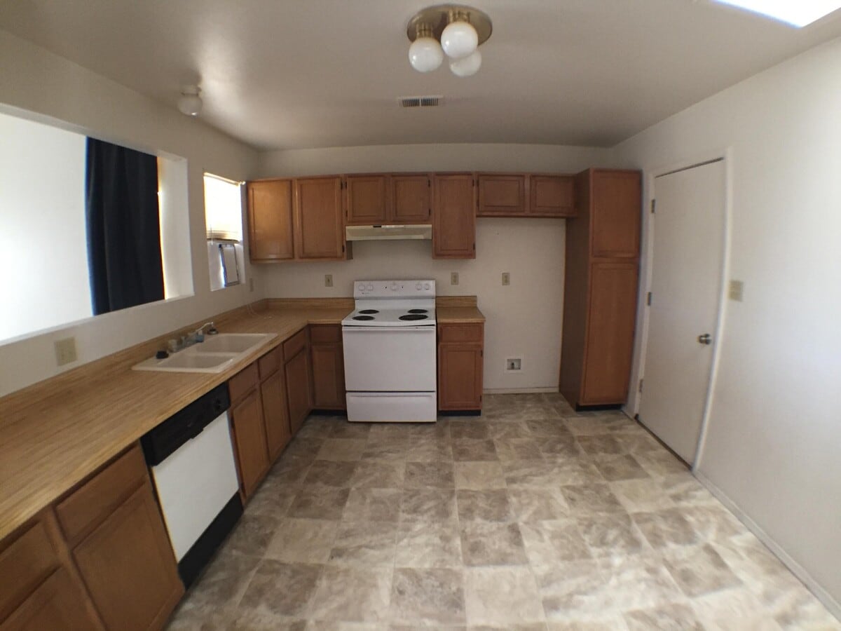 Photo - 1368 Lil Ave NE