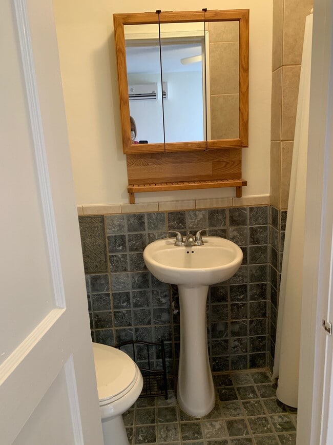 Photo - 1909 N Hollywood Way