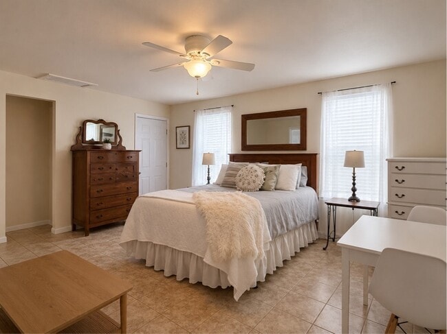 Photo - 509 Live Oak St