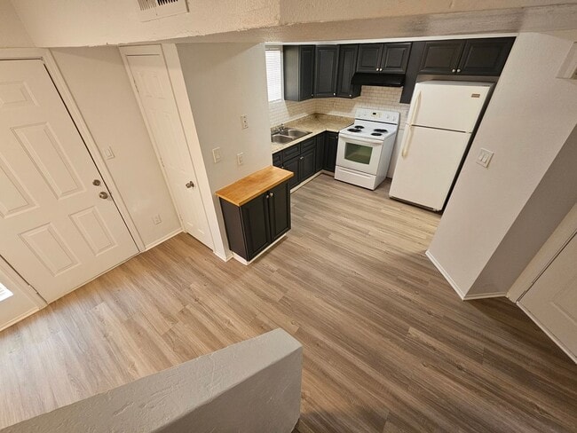 Building Photo - 1715 E Pepper Cir Unit 01