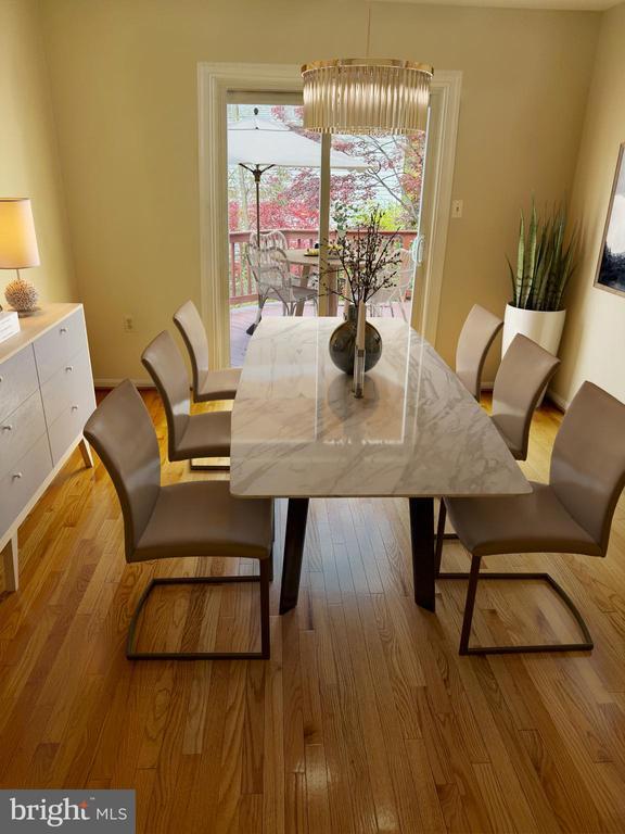 Photo - 725 Twin Holly Ln