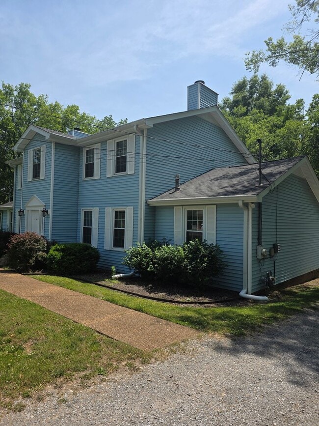 Photo - 2 bedroom 1.5 bath townhome in Hendersonville with garage