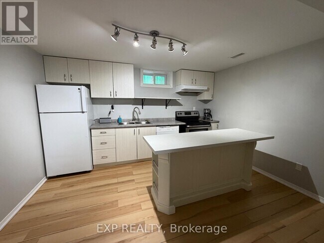 Photo - 73 Roxborough Rd