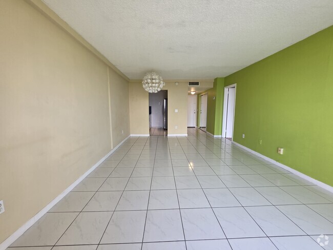 Building Photo - 2350 NE 135th St Unit # 602 Rental