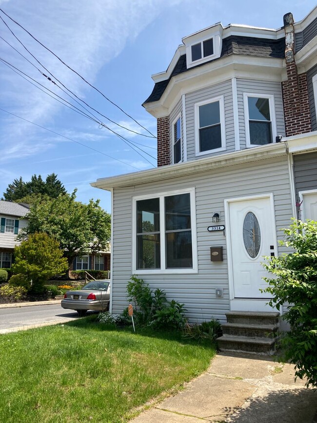 Photo - Fully renovated 3 bedroom, 2.5 bathroom en...