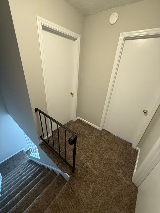 Photo - 3-bedroom, 2 full bath duplex in the desirable Lansdowne area offers comfort and convenience.