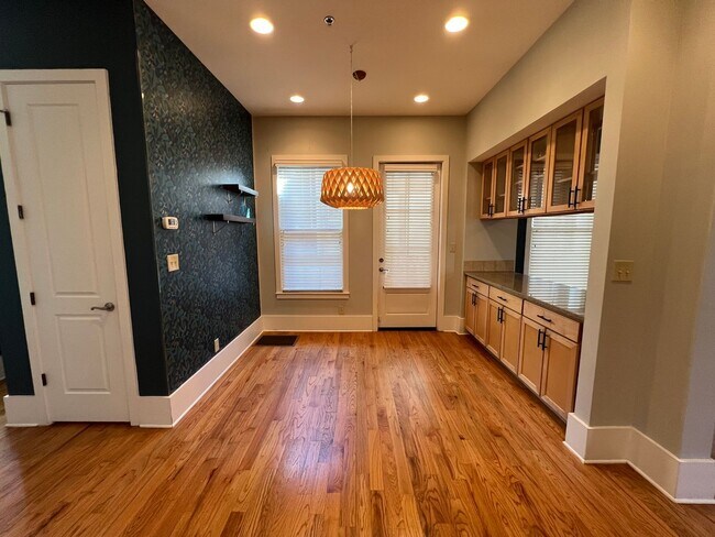 Photo - Stunning 2 bed 2.5 Condo! Unit 1001