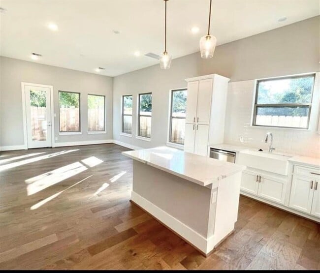 Photo - 803 Thornton Rd