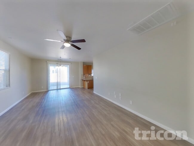 Photo - 11729 Giles St