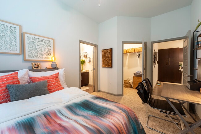 Photo - Lark Huntsville