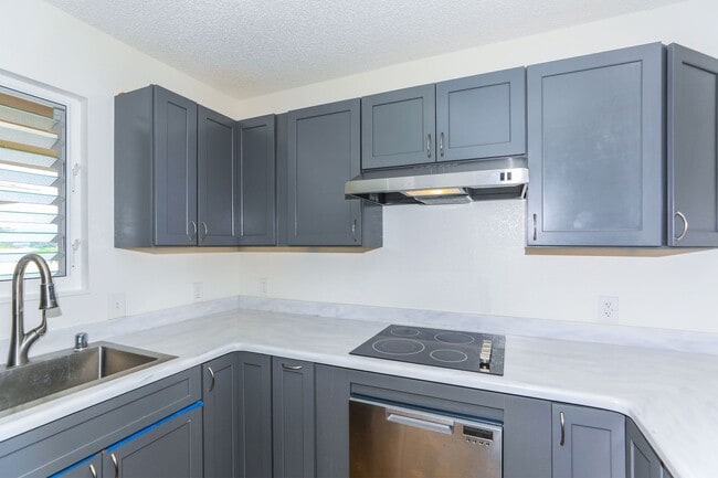 95-1050 Makaikai St.