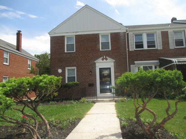 3BR/2BA End of Group Townhouse Near Morgan... - 3BR/2BA End of Group Townhouse Near Morgan...