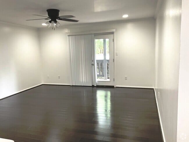 Building Photo - 1001 Woodland Vlg Unit 1001 Rental