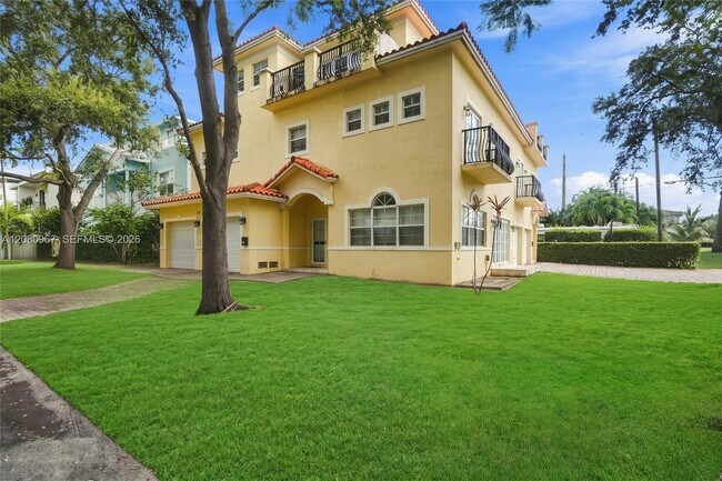 Photo - 913 SW 8th St