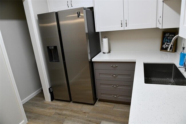 Photo - 2100 Tanglewilde St Unit 515