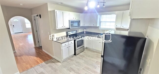 Photo - 2722 B M Montgomery St