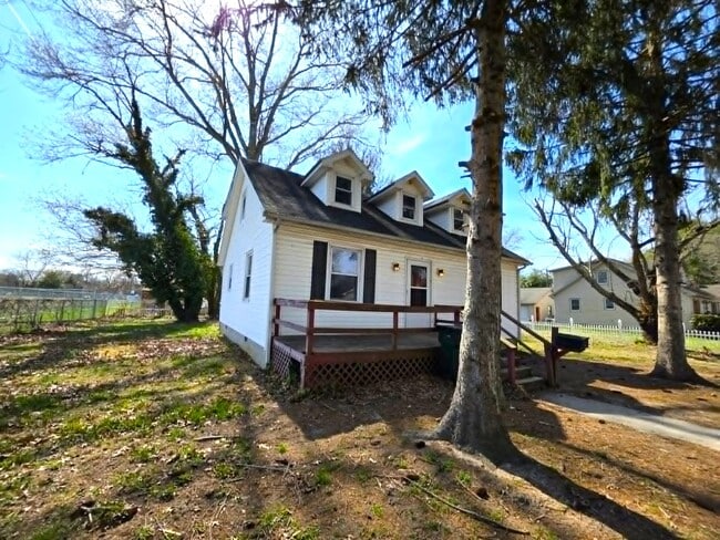 Photo - 406 Grove Pl