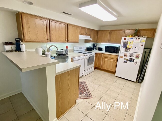 Photo - 925 Henry Ave