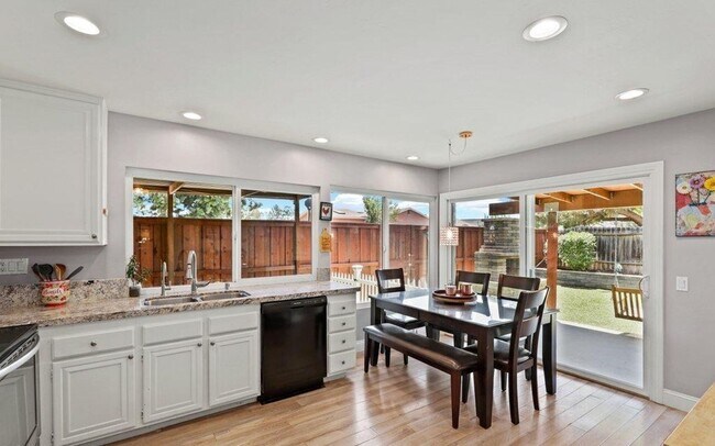13842 Midgrove Ct