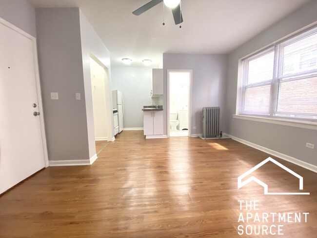 Photo - 4241 N Kenmore Ave Unidad 106