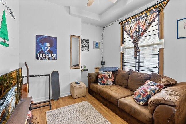 Photo - 1623 Edgley St
