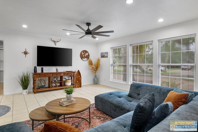421 Mesquite Dr