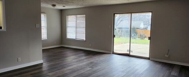 Photo - 806 British Blvd