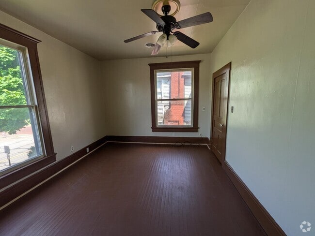 Building Photo - 439 W 11th St Rental