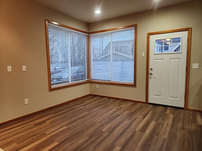 Photo - 6216 Malloy Ave