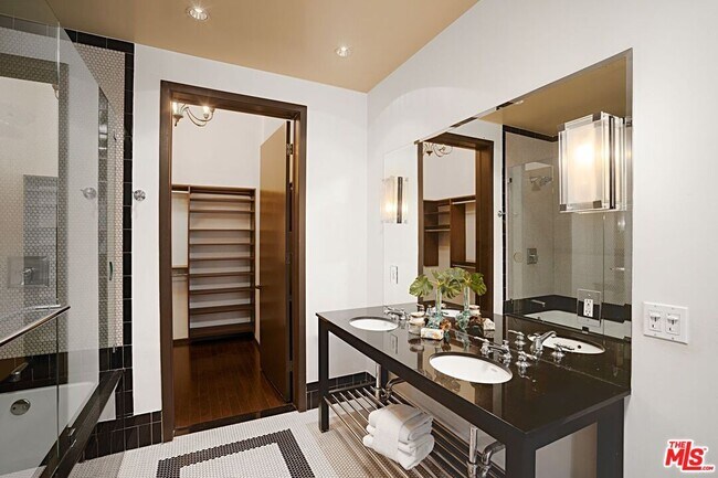 Photo - 1645 Vine St Unit 703