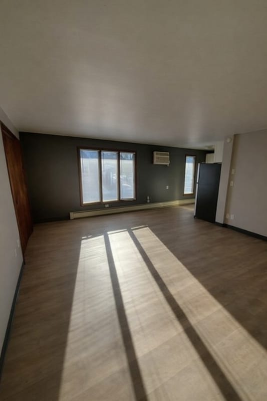 Building Photo - 401 S Van Buren St